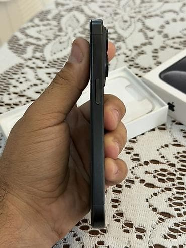 apple iphone se 2022: IPhone 15 Pro, 128 GB, Qara, Face ID — 3