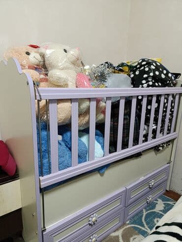 uşaq ucun beşik: Qız üçün, İşlənmiş, Dördbucaq, Beşik, Dəstsiz, Matrassız, Yellənmə mexanizmsiz — 1