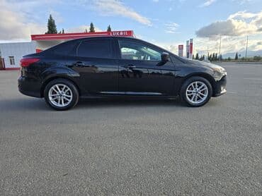 инвертор с 12 на 220 вольт: Ford Focus sedan – qara rəng, benzinlə işləyən, ön ötürücülü. Xarici — 1