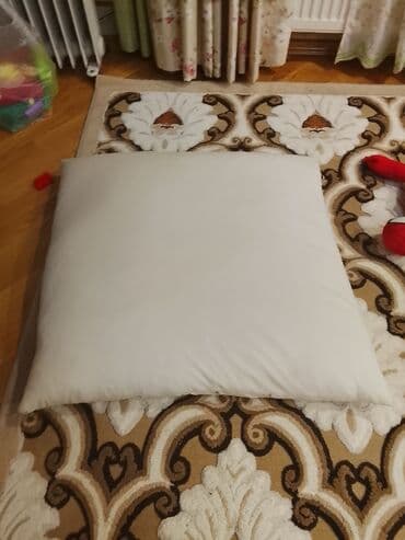 Moskviç: Yuxu üçün İşlənmiş Sadə Yastıq — 2