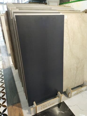Qara rəngli, düzbucaqlı formalı keramik plitələr. Hamam, mətbəx və ya