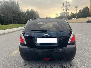 Kia Rio: 1.4 l | 2006 il Hetçbek — 2