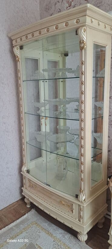 Стендовые витрины: Стеклянная витрина-шкаф — 5