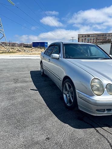 sador disk: Mercedes-Benz E-Class sedan (W210), gümüş rəng. Əsas xüsusiyyətlər: - — 4