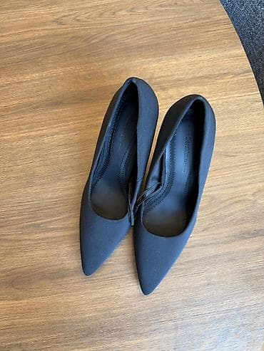 Tuflilər: Tuflilər, Bershka, Ölçü: 35, rəng - Qara, Yeni — 4