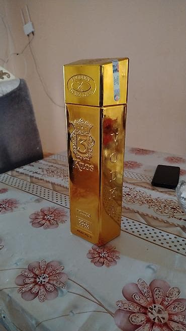 ickilər: 3 Kilos Gold Vodka – Product of Holland - Kateqoriya: Araq - Həcm: 1 — 1