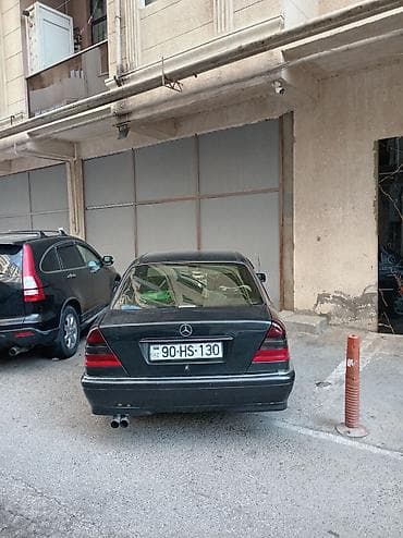 bmw 320 2000: Mercedes-Benz 220: 2.2 l | 1995 il Sedan — 2