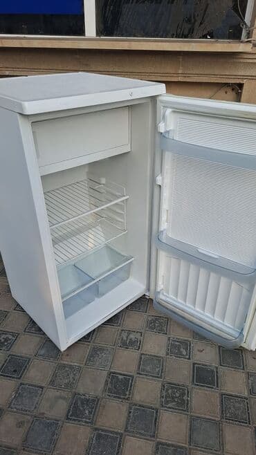 Mətbəx üçün digər texnika: Kompakt bir qapılı soyuducu - Rəng: ağ - Üstü düz, masaüstü kimi — 2