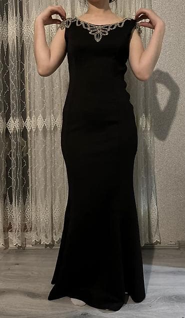 debli donlar instagram: Zərif qara ziyafət donu - Uzun, bədənə oturan siluet, aşağı hissədə — 2