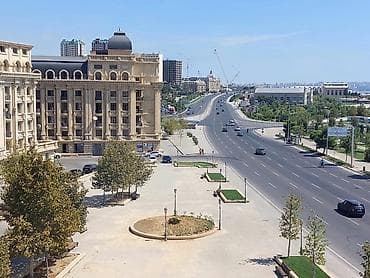 saray postu: Bakı şəhəri, Səbail rayonu, Su İdman Sarayının ilə Yeni Bulvarın tam — 1