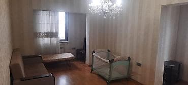 otaq 13: Mənzildə 2 otaq planı: geniş dəhlizdən qonaq otağına və ayrıca mətbəxə — 10