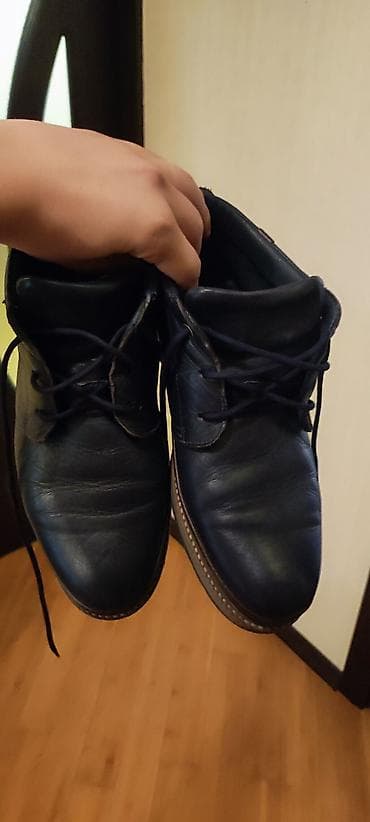 Bata firmasinnan 300 manata almışam 3-5 defe geyinilib temiz deridi