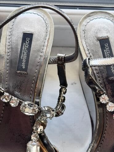 qadın donlari: Dolce & Gabbana brendinə məxsus qadın platforma səndəlləri. Gümüşü — 2