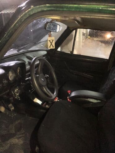 klass xl: VAZ 2106 sedan – klassik arxaötürməli model. Korpus tünd yaşıl/qaraya — 10