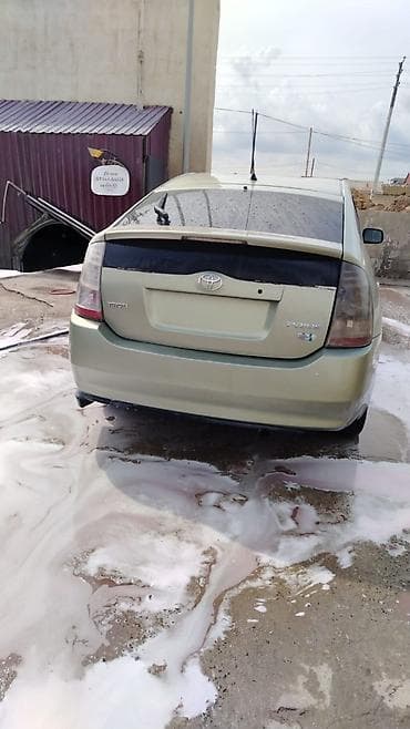 prius qapı: Günedlik arendeya verilir 20 man depozit 200 manat.yağ sürücülük 50 — 2