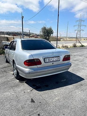 sador disk: Mercedes-Benz E-Class sedan (W210), gümüş rəng. Əsas xüsusiyyətlər: - — 2