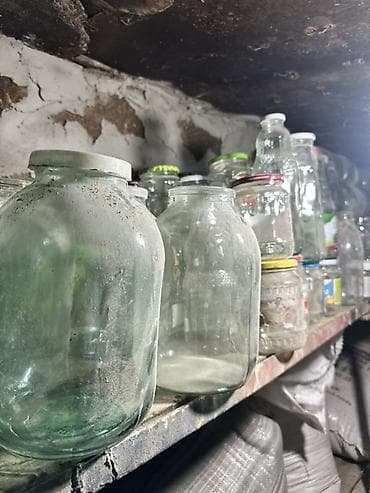 banka bağlıyan: Şüşə banka və qapaqlar toplusu - Müxtəlif həcm və formalarda şüşə — 3