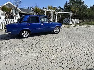 vaz 21015 şiti: Model: Lada (VAZ) 21011 Kuzov: sedan, 4 qapı Rəng: parlaq göy Nömrə — 4