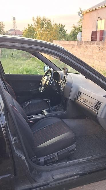 disk satisi: BMW 3 Seriyası E36 sedan, qara rəng. - Kuzov: 4 qapılı sedan, qara — 8