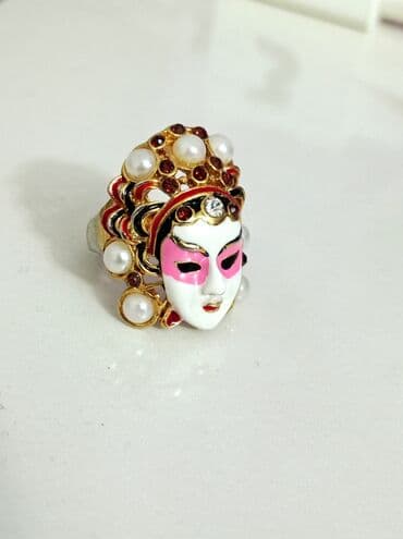 Üzük yenidir hədiyyə olunub tərzi uyğun gəlmədiyi üçün satılır lalafo.az -da Üzük yenidir hədiyyə olunub tərzi uyğun gəlmədiyi üçün satılır