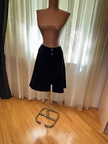 Qadın ətəyi – qara rəngdə, A-kəsim siluetRazmer 42.Piena firmasi. -