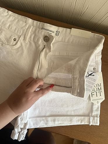 Stradivarius qadın şortu - Model: Mom Slim Fit - Rəng: ağ - Ölçü: 40 — 3