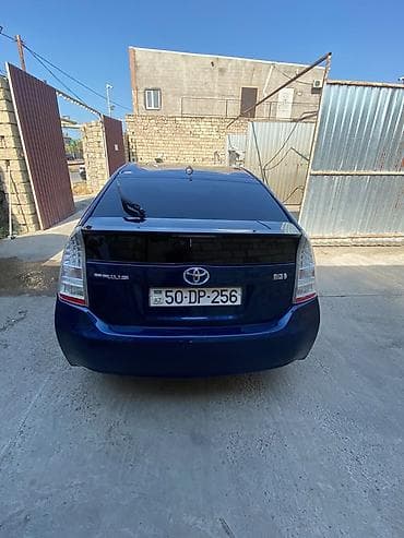 Avtomobil satışı: Toyota Prius – mavi rəng, 3-cü nəsil hibrid hetçbek. Texniki — 3