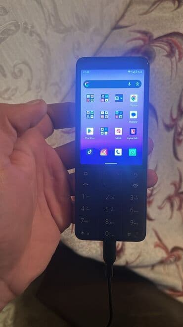 Barterde mumkudu Android düyməli telefon - Toxunma ekranlı, fiziki