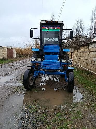 lapet qoşqu: Mavi rəngli tək kabinəli təkərli traktor. Texniki xüsusiyyətlər və — 4