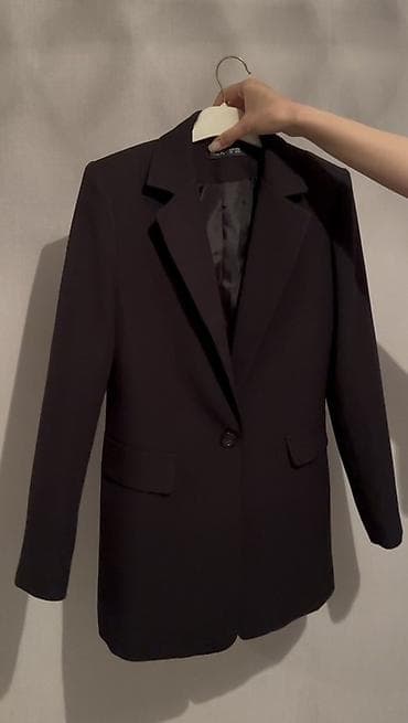 Qara klassik qadın blezeri yenidir razmer kiçik olduğu üçün satılır