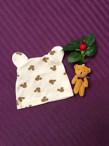 Uşaq papağı – şirin qulaqcıqlı model - Rəng: krem-ağ fon üzərində