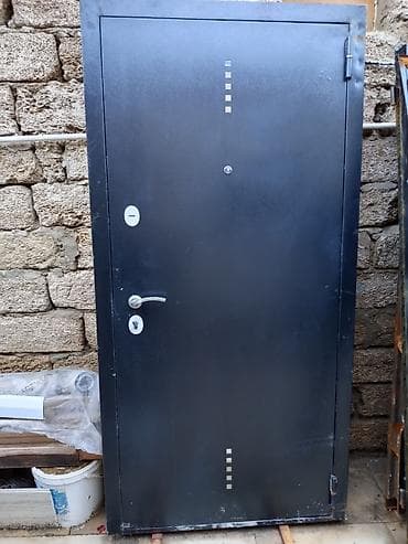 qır: Metal giriş qapısı - Material: polad/metal konstruksiya, möhkəm — 1