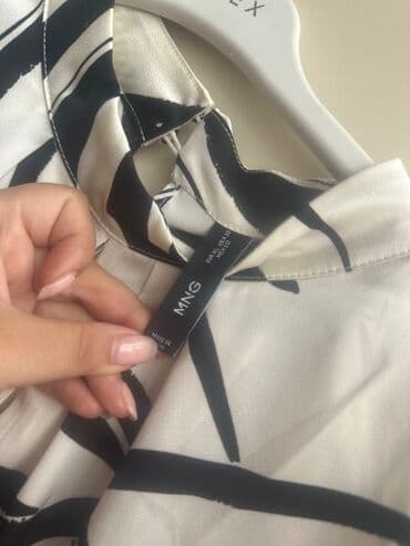 sifon koynekler: 1-2 dəfə geyinilib Mangodan alınıb Xl razmerdir Sinə hissəsində — 3