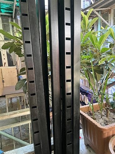 Geyim mağazası üçün vitrin demirler.1 ədədi 10Azn.Cox az işlənib.Yeni — 1