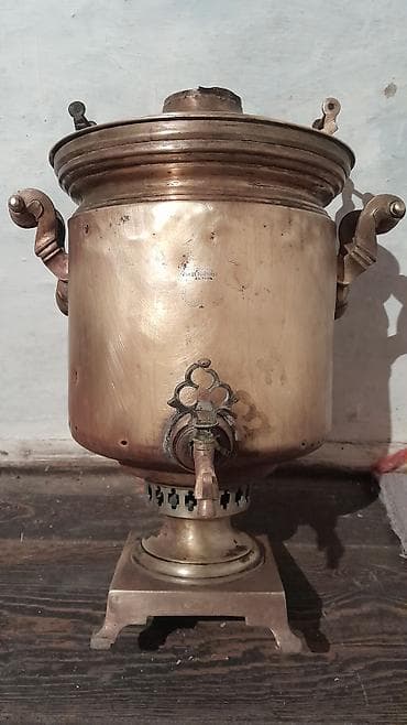 Məhsul: Antik mis samovar və əl toxuması xalça dəsti 1) Mis samovar - at lalafo.az Məhsul: Antik mis samovar və əl toxuması xalça dəsti 1) Mis samovar -