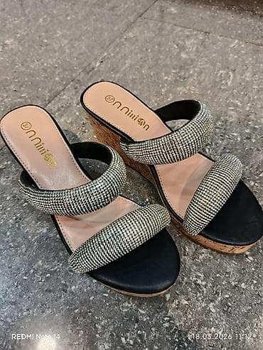 Qadın platforma terlikləri – parlaq daşlı • Model: iki zolaqlı slayd