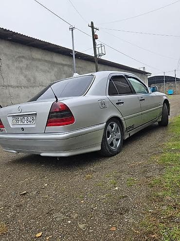 vaz 2107 qapi: Mercedes-Benz C-Sinfi (W202) sedan, gümüşü rəng. - Kuzov: 4 qapılı — 10