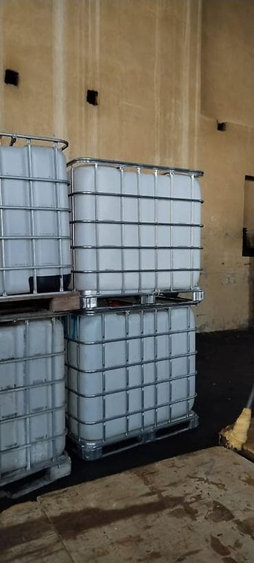 modul tipli ev: IBC konteynerlər – 1000 litr - Həcm: 1000 L (standart IBC tank) - — 1