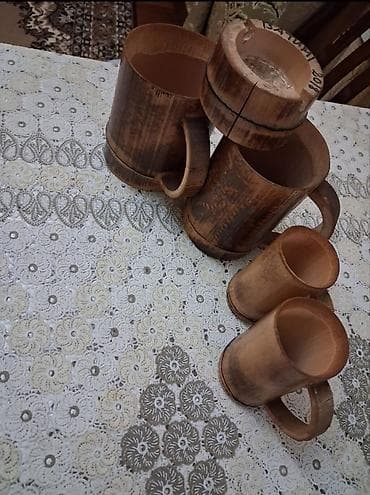 tebii daşlar: Bambukdan hazırlanmış suvenir dəst - Tərkib: 2 böyük qulplu krujka, 2 — 2