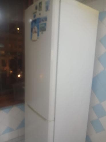 xaladenik alan: Ağ rəngli iki qapılı soyuducu - Dizayn: klassik ağ korpus, yuxarıda — 1