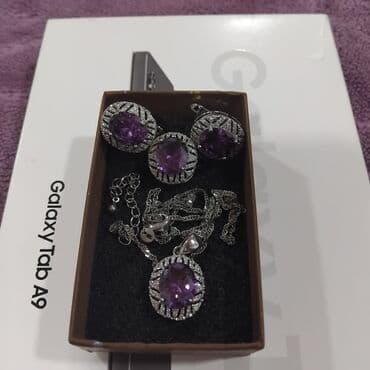 Dəstə daxildir: Üzük, Sırğa