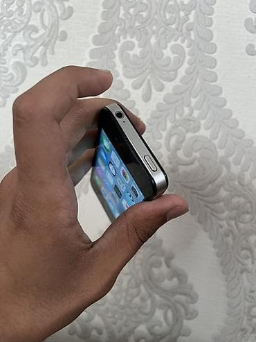 iphone kiredit: IPhone 4S, < 16 GB, Qara — 4