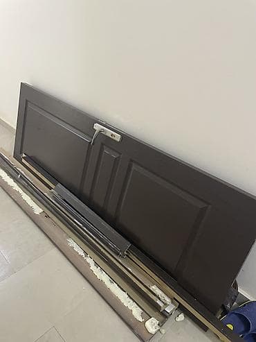 ikinci el taxta qapi: Az işlənmiş,laklanib çərçivəsinin bir taxtasında biraz çat var — 1