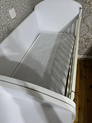 Oğlan və qız üçün, Dördbucaq, Beşik, Dəstsiz, Matras ilə, Yellənmə mexanizmsiz — 3