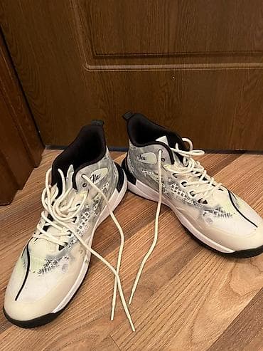 баскетбол: Basketbol ayaqqabısı – Model 7110 - Ölçü: EUR 44 (US 9.5, UK 8.5, CHN — 5