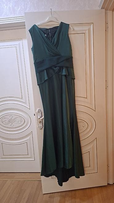 Женская одежда: Zümrüd yaşı tonunda uzun ziyafət donu - Model: qolsuz, V-şəkilli — 2