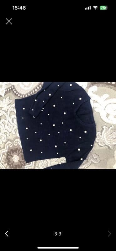 qadınlar üçün tvid jaketlər: Mirvari bəzəkli, uzunqol, tünd göy rəngli qadın sviteri. Yumşaq — 3