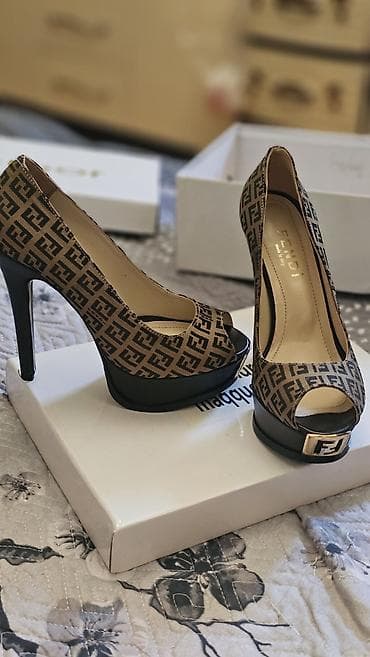 platforma ugg: Fendi 20 qalan 2si birlikdə 20 Fendi platform topuqlu ayaqqabı dəsti — 2