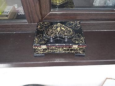 Qara laklı bəzəkli taxta qutu – zərgərlik və xatirə əşyaları üçün -