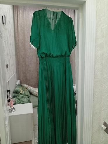 etekler: Zümrüd‑yaşıl rəngdə uzun şifon don - Model: Yuxarı hissəsi — 2